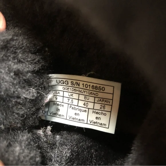 UGG Naiyah black suede laces boots - Picture 6 of 6